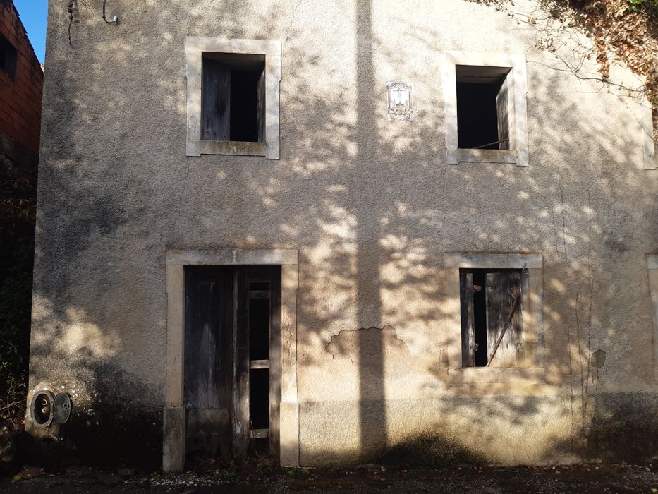 Casa em ruina com óptima acessibilidade