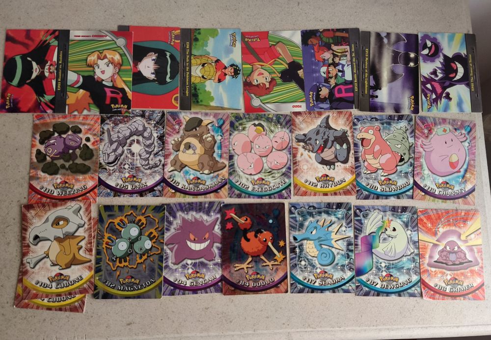 129 Cartas Pokémon Jungle Collection + Topps 1999 blue logo (1st Print) e cartas extra.