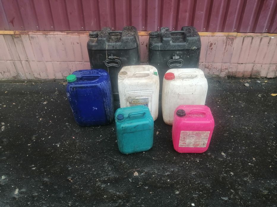 Продам каністри різні