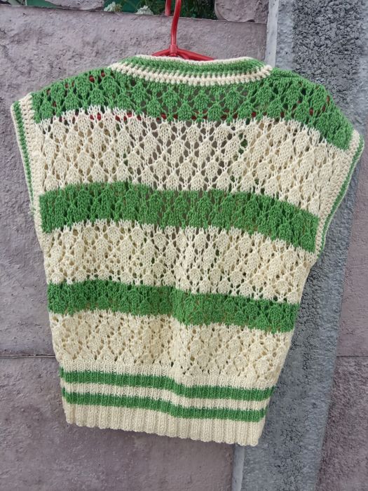 В'язана жилетка як нова