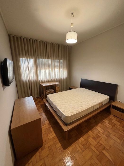 Quarto com WC Privativo - Av. Fernao Magalhaes