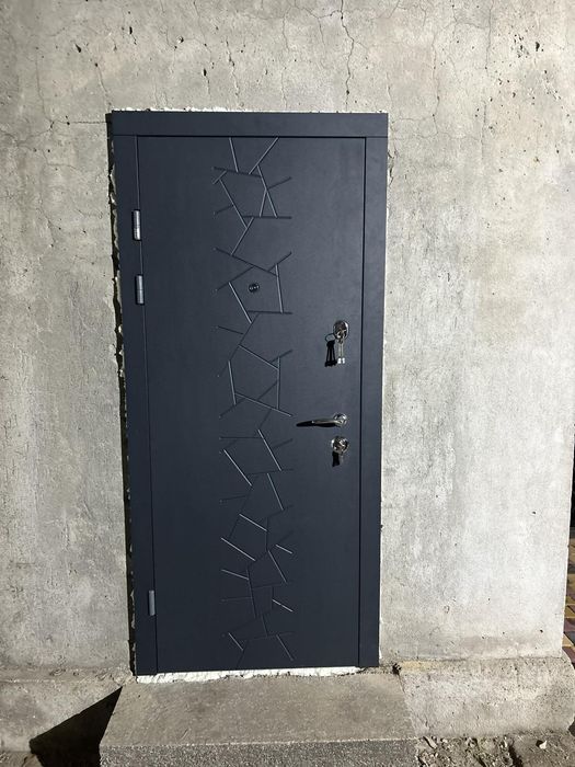 Установка входных дверей