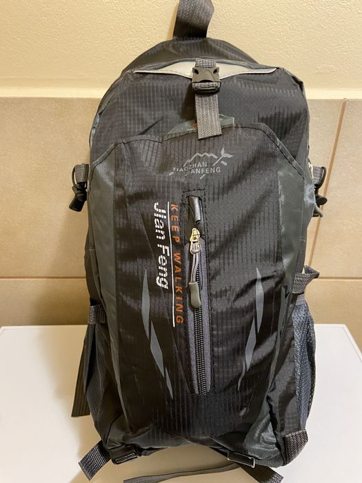 Nowy lekki  plecak turystyczny .