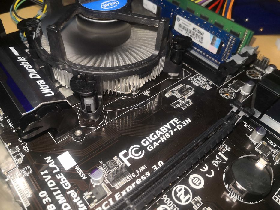Gigabyte GA-H87-D3H LGA1150 + I/O Shield | Opção i5-4570