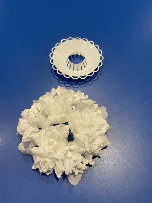 Śliczna sukienka komunijna, alba. Komplet: 2 bolerka, torebka, itd.