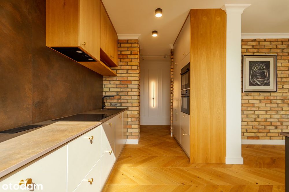 120m2; 2 łazienki; 2 tarasy; 2 stronne; 2 m.w hali; jak nowe