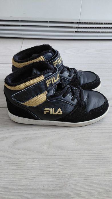 Продам кроссовки Fila 32