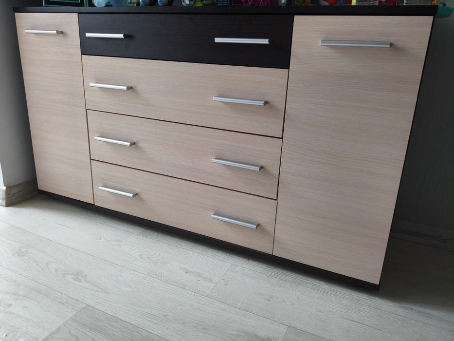 Комод для вітальні або спальні