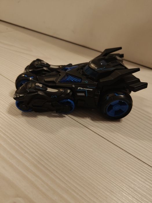 Samochód z motorami