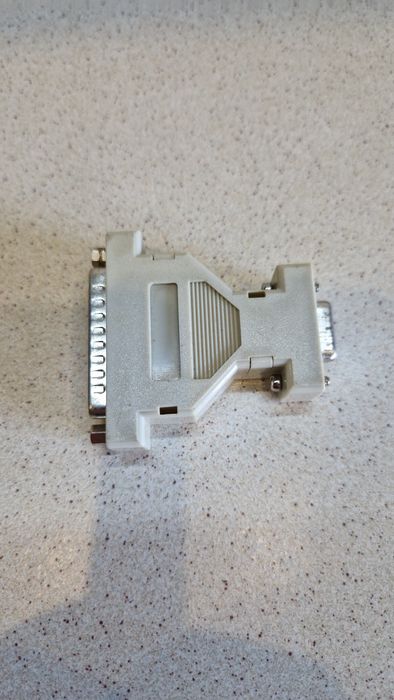 Przejściówka z portu DB9F (9 pin) na DB25M (25 pin)