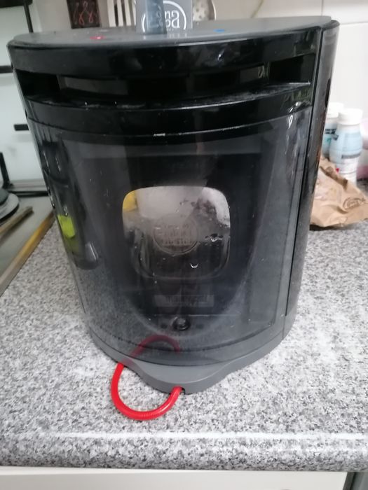 Vendo para desocupar máquina de café dolce gusto