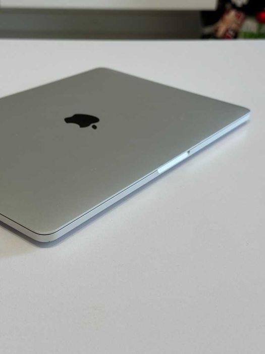 MacBook Pro 13 2020 i5 16gb RAM 512gb SSD Silver 95ц