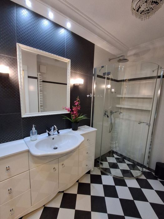 WYSOKI STANDARD  80m²   2  sypialnie  klimatyzacja  Balkon  Garaż i Miejsce Postojowe  Zana60