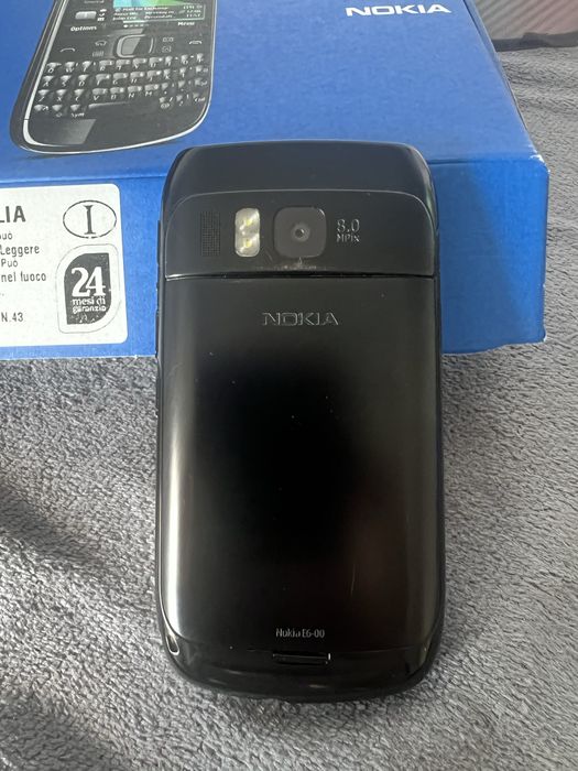 Nokia E6-00 - Black - Odblokowany