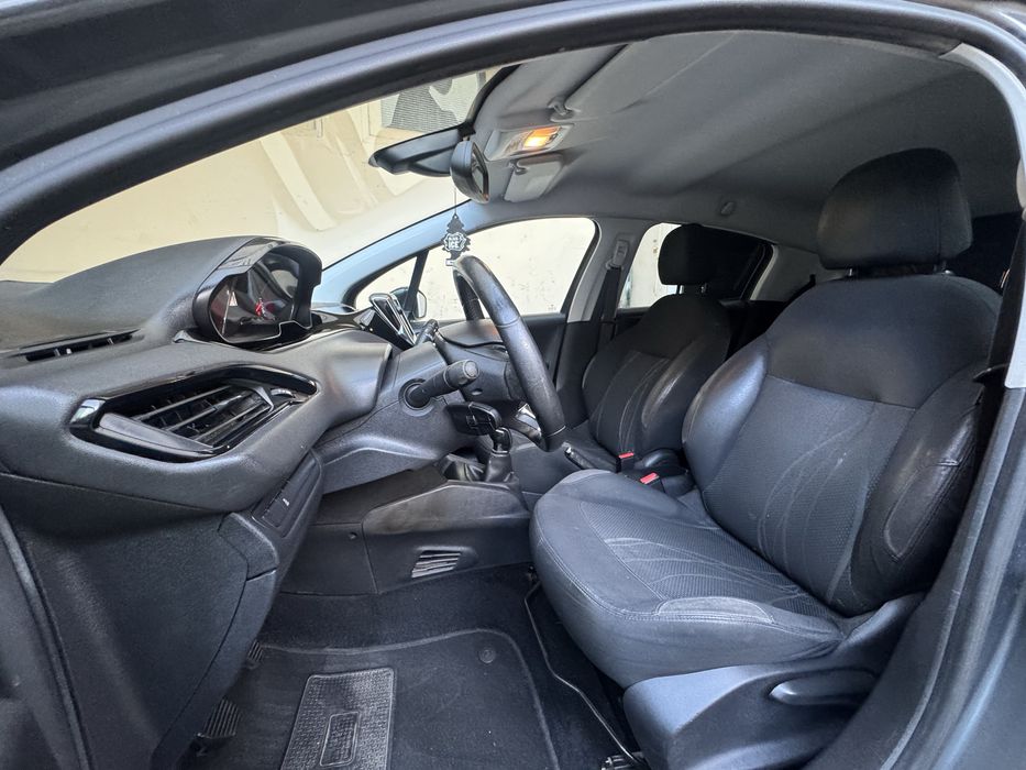 Peugeot 208 1.2 VTi 82cv Gasolina - 160milkm - Nacional