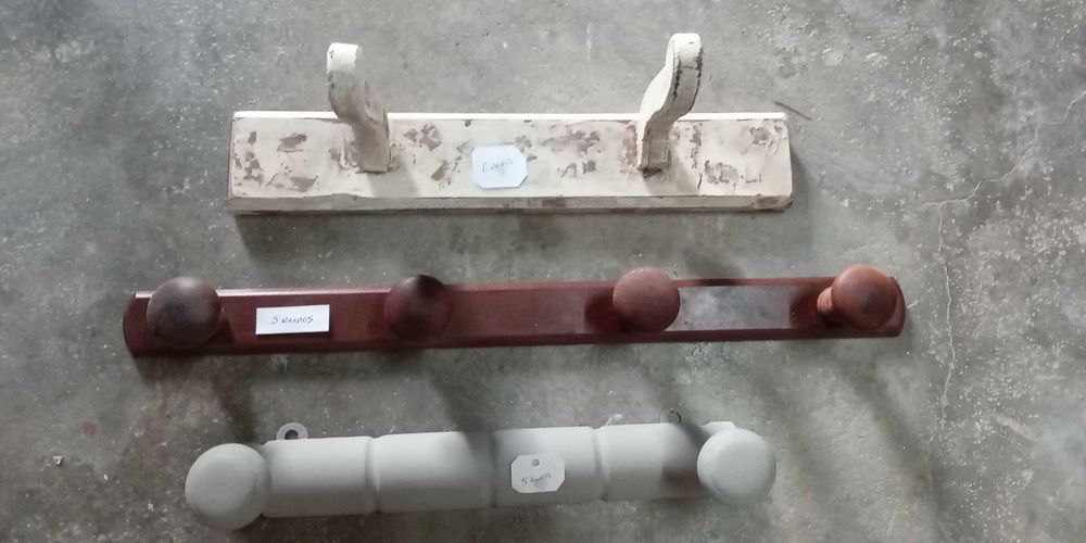 Cabides em madeira(3)