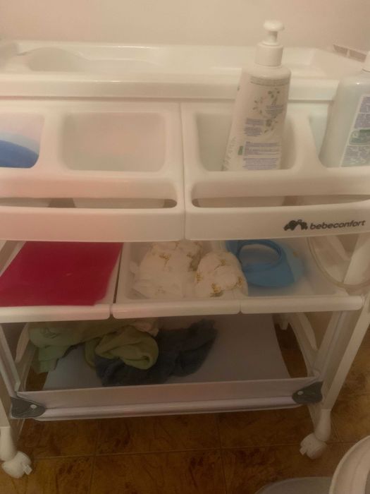 Banheira com muda fralda para Bebé