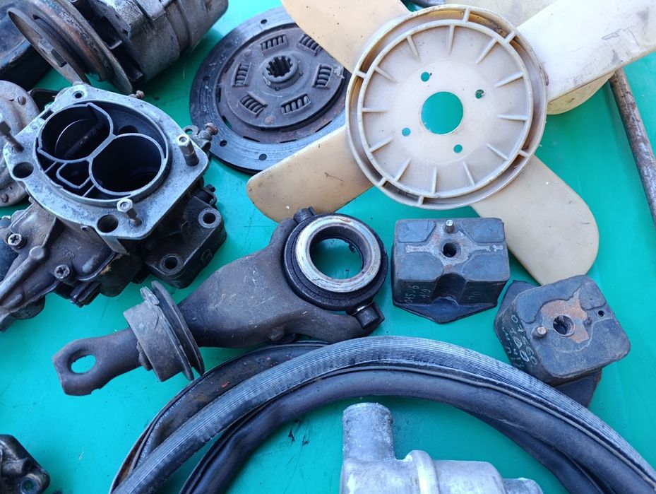 Карбюратор - бензонасос-запчасті Москвич