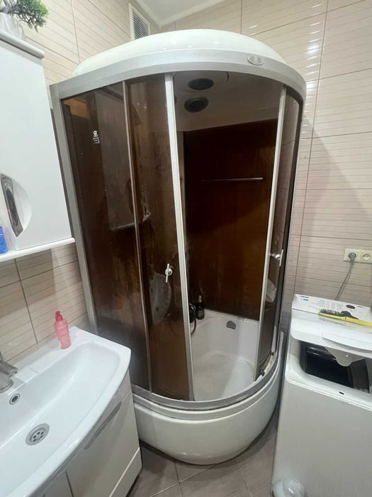 Душова кабіна (розібрана)