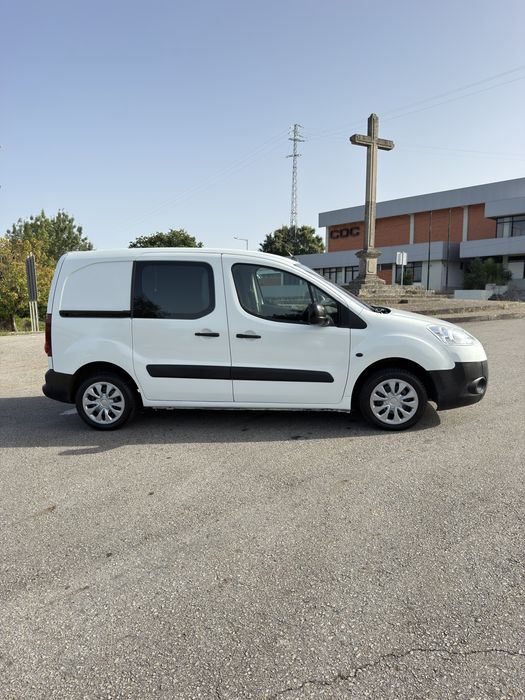 Peugeot Partner / Com Bola de Reboque