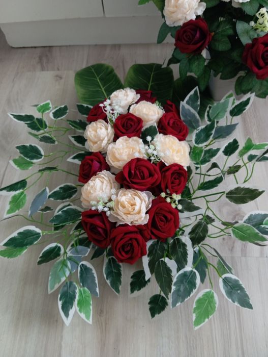 Komplet nagrobny obciążony, kompozycja