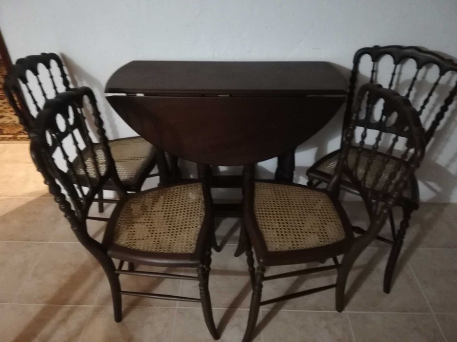 Mesa redonda, com abas