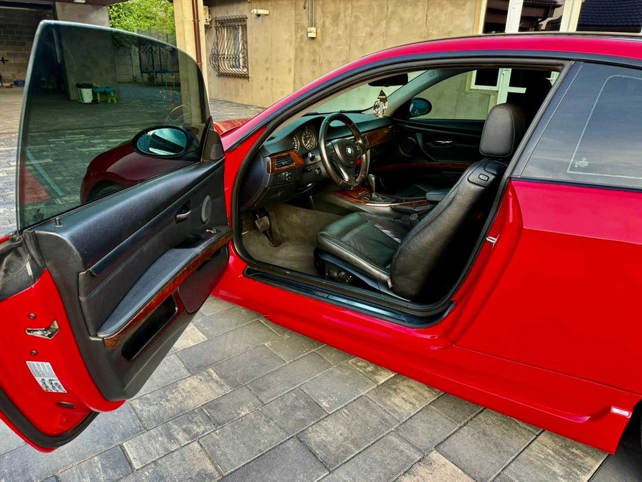 BMW 3 Series 2007 E92  •  325i AT (218 к.с.) xDrive  •  Base