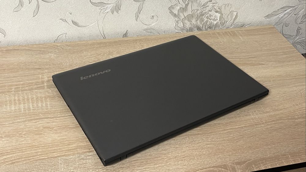Ноутбук Lenovo B50-50 / Intel Core i3 / 3 год. акб / 512 GB SSHD / Гарний стан