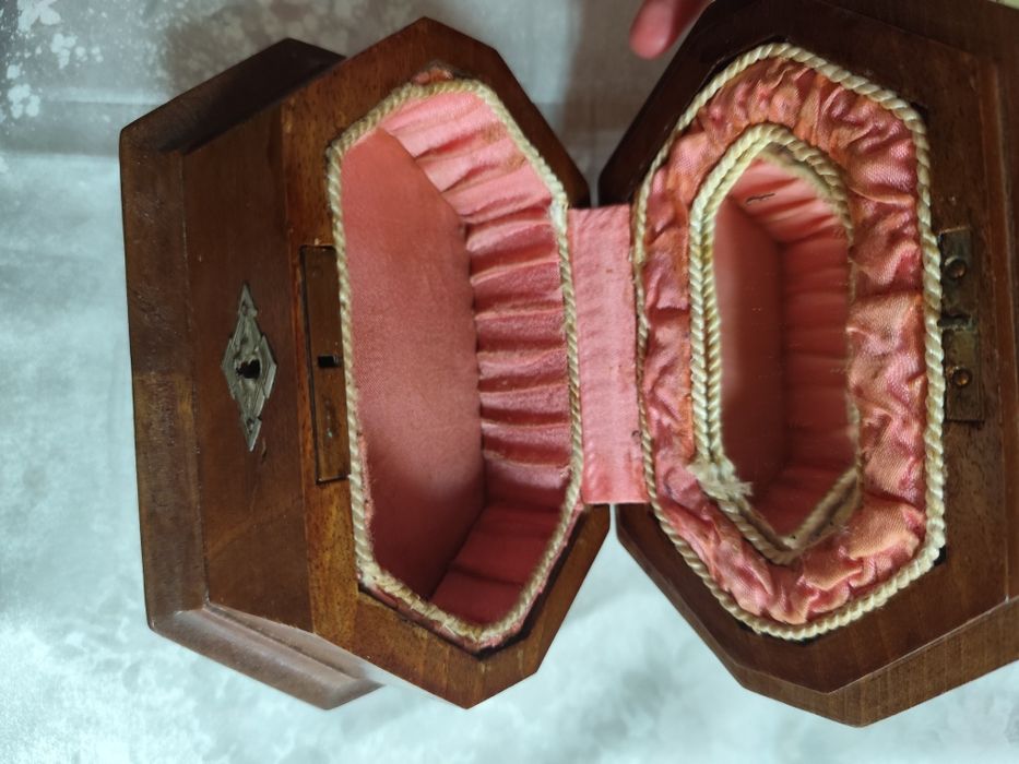 Caixas em madeira com aplique prata