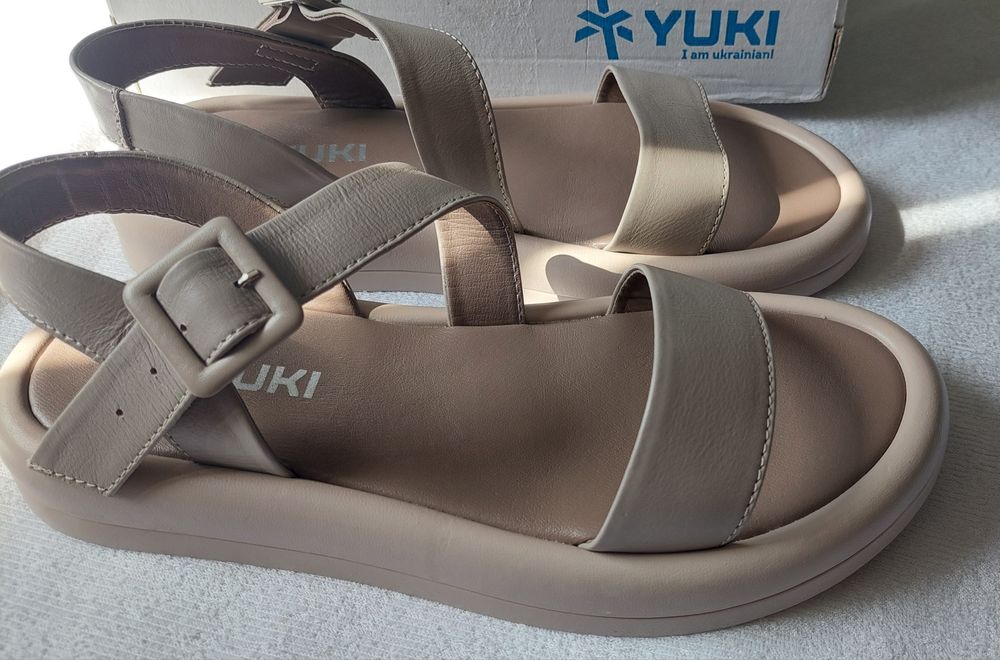 Босоніжкі беж .шкіра .41 нові