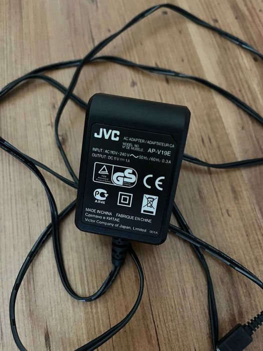 Відеокамеруа JVC GR-D760E