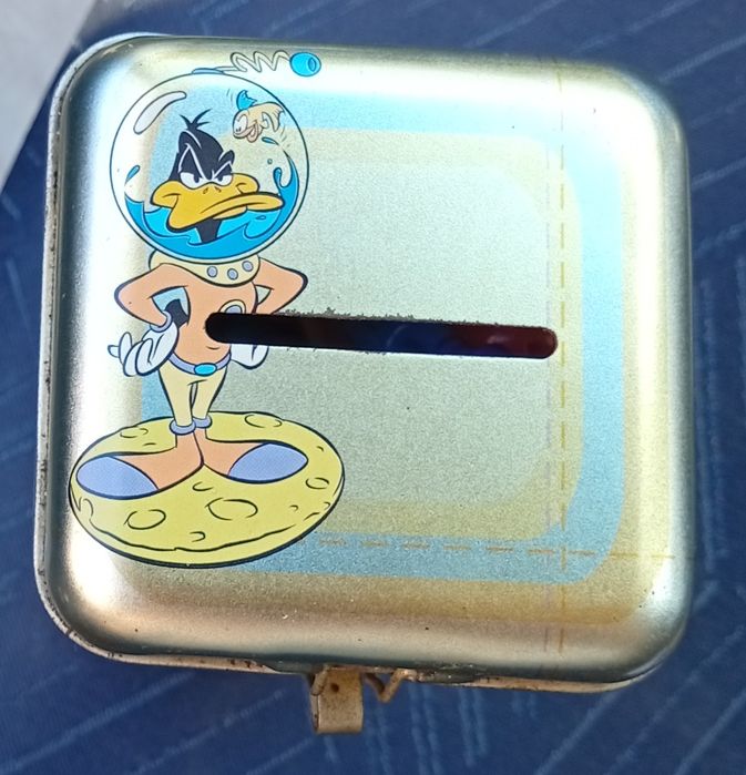 Lata metálica mealheiro da Walt Disney