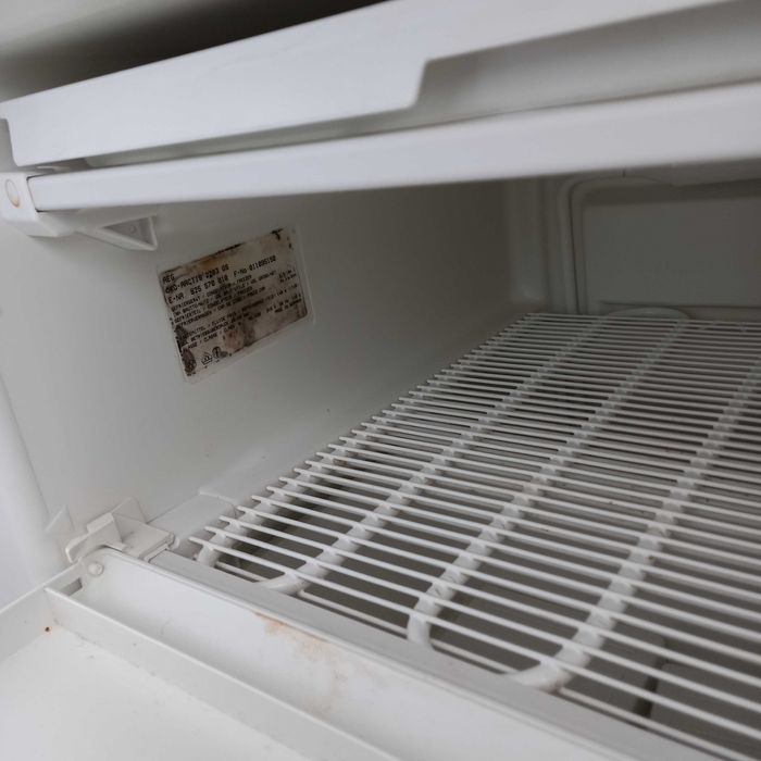 Морозильна камера з товстими стінками