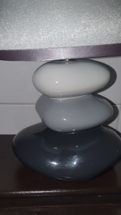 Candeeiro com Pedras  está Novo ofereço lâmpada Led