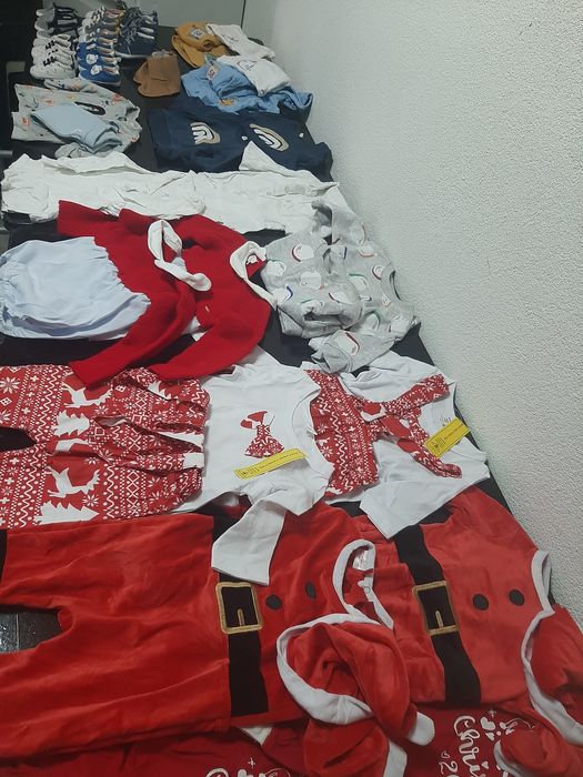Fotos de algumas roupinhas e calçado para gémeos(meninos) 0-12 meses