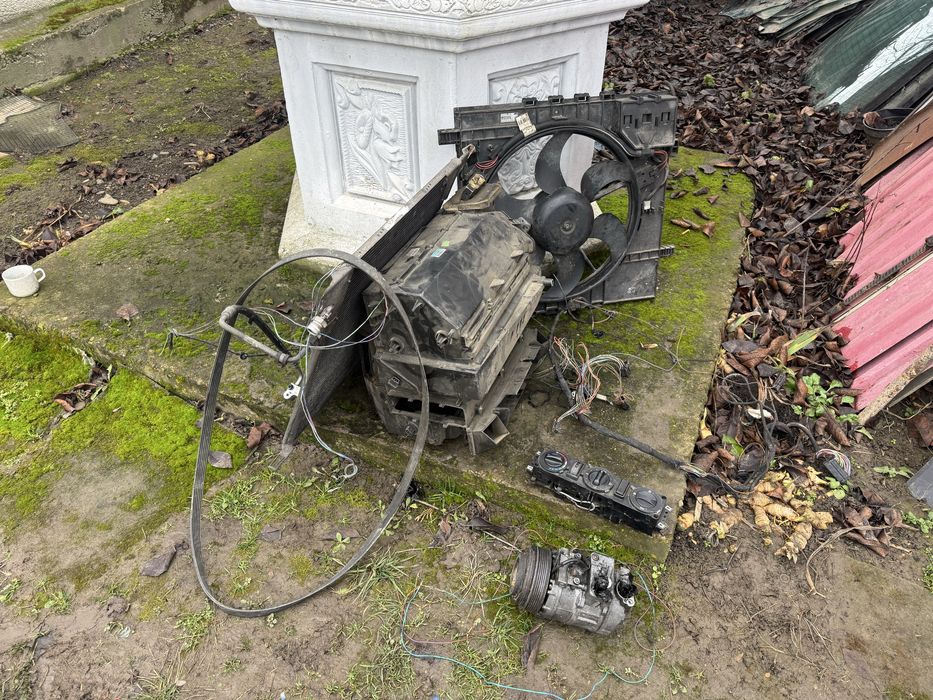 Продам пластик салона мерседес вито 638 оригинал