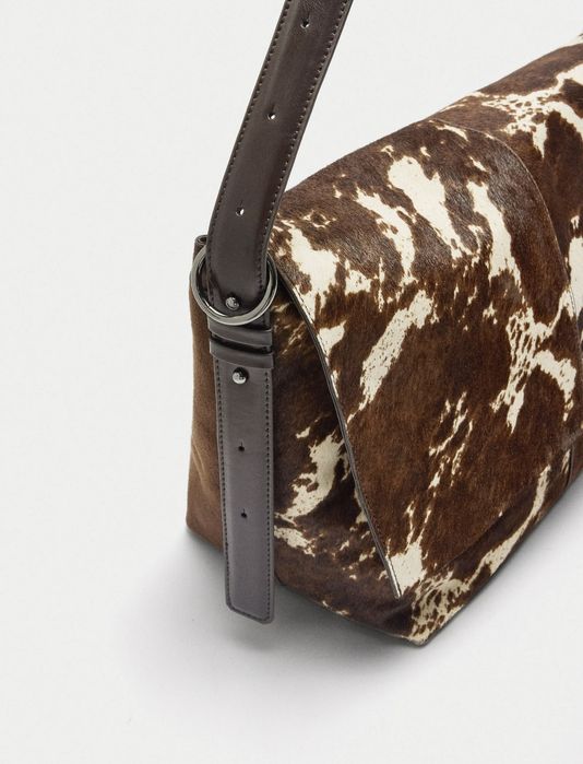Mala de ombro de pele com pelo Vaca