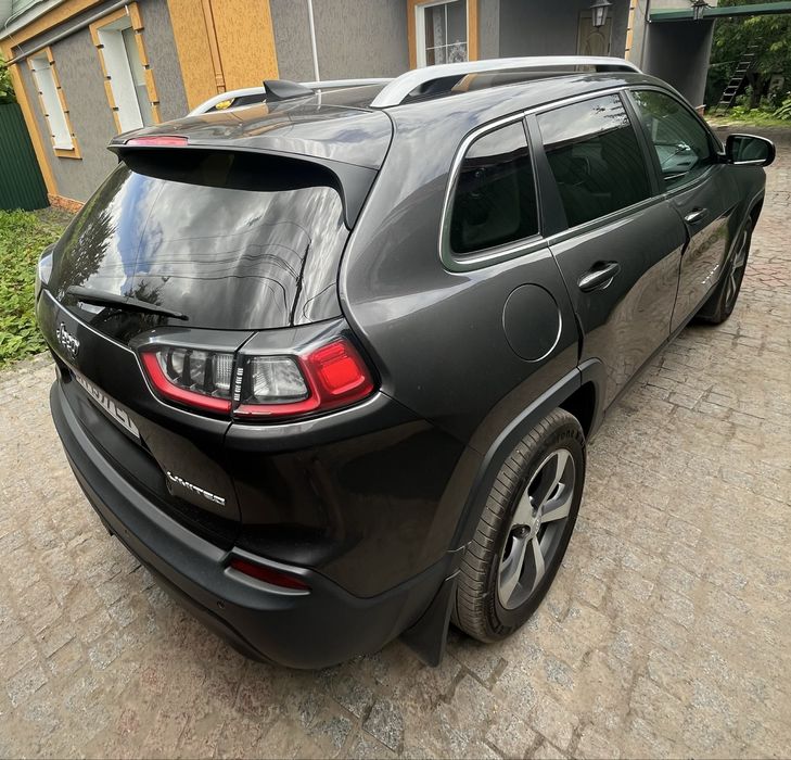Продам автомобіль джип черокі