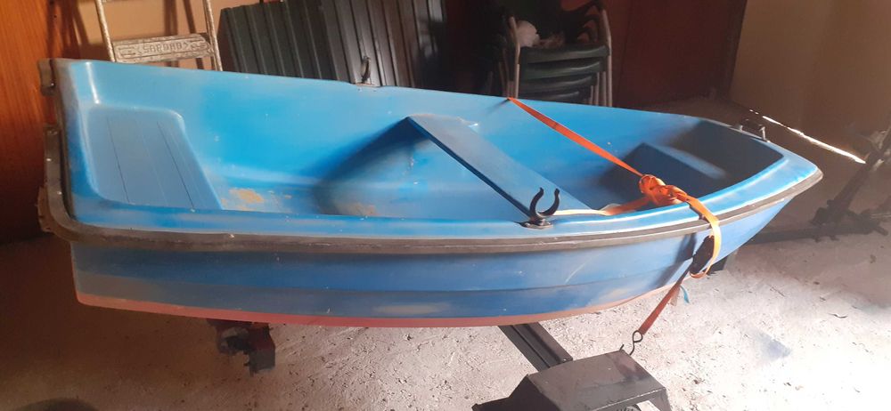 Barco de fibra auxiliar