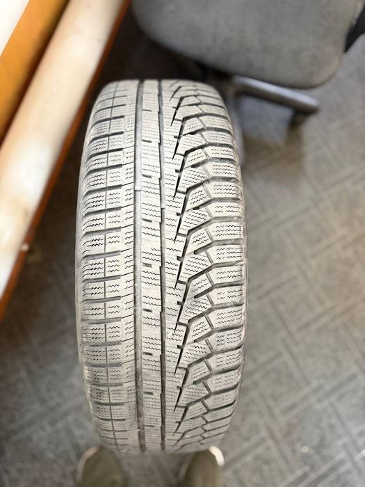 Продам зимовий комплект резини з дисками. 225/65 R17. Hankook.