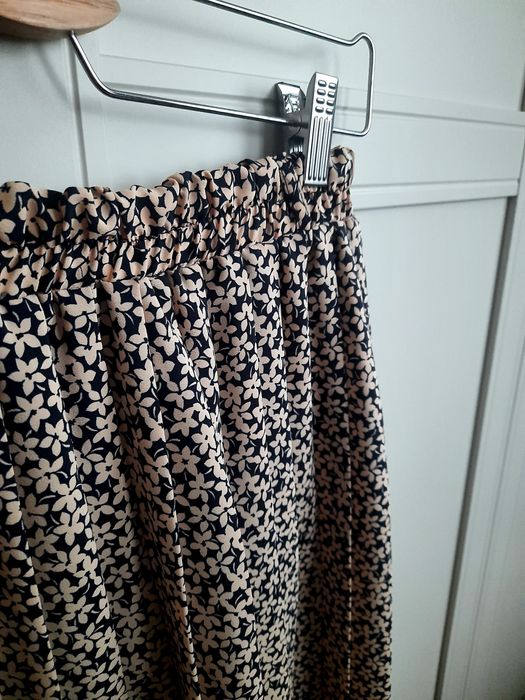 Spódnica midi w kwiatki