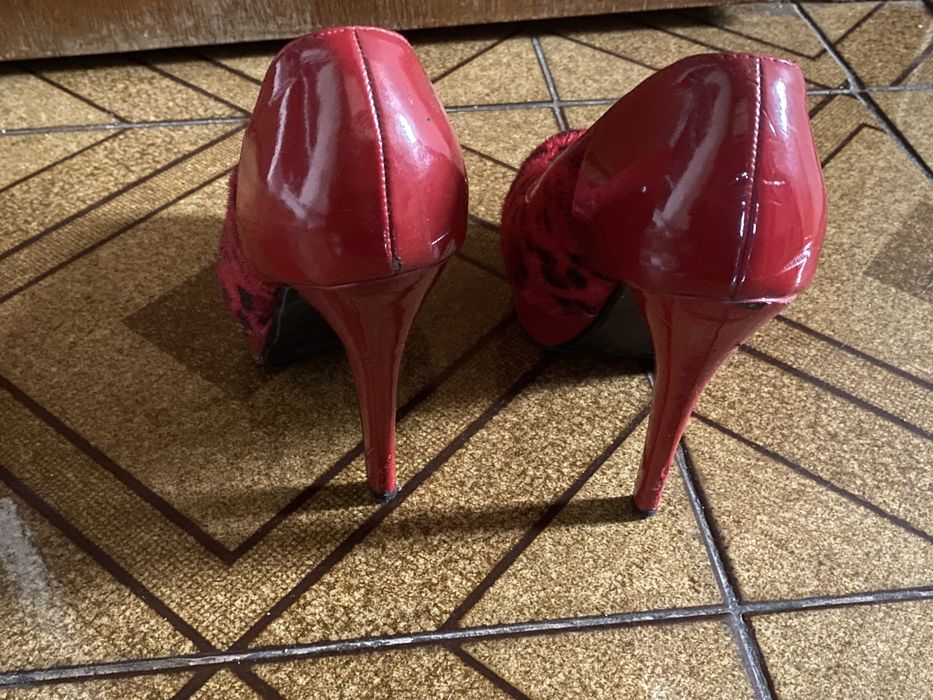 Sapatos vermelhos 38