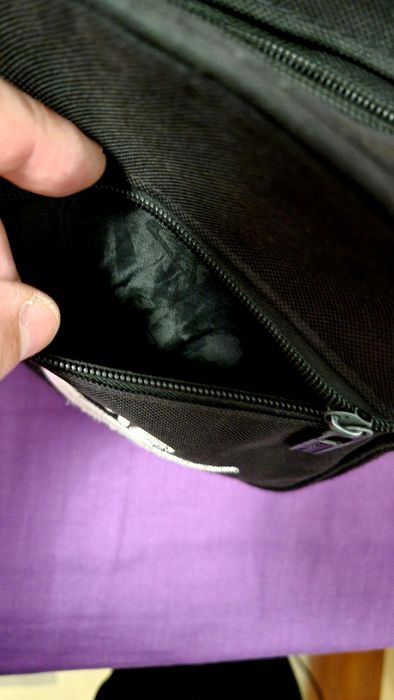 Bolsa tiracolo Nike preta e branca