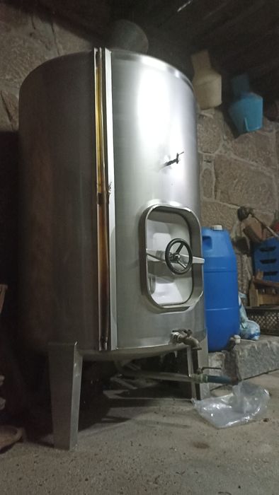Cuba em inox de 1000 litros  (duas pipas)