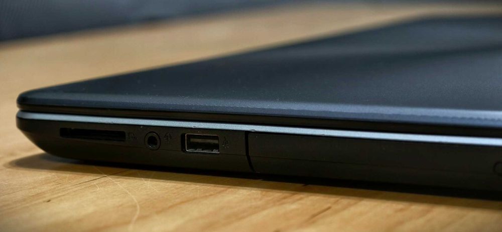 Laptop ASUS 15'6", i5-7200U, 16GB RAM, 256GB + 1TB, torba gratis!