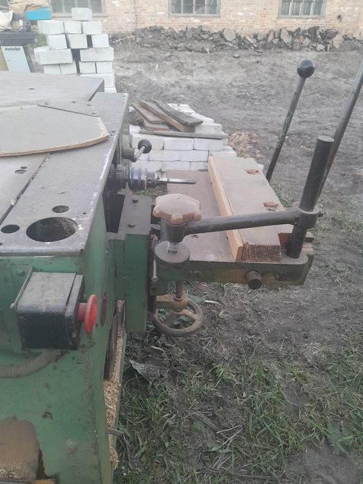 Багатофункціональний столярний станок: фуганок, циркулярка, довбальний; станок плоскошліфувальний; распірація metabo, компресор на 200л.