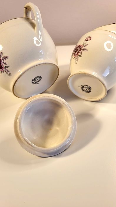 Conjunto de açucareiro e leiteira da Fábrica Portuguesa de Sacavém
