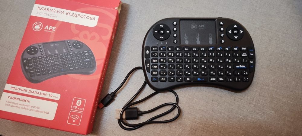 Нова клавіатура бездротова з тайчпадом