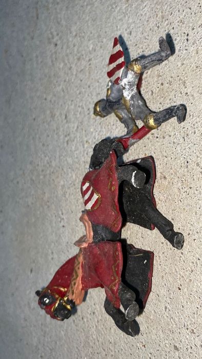 Cavaleiro medieval de chumbo