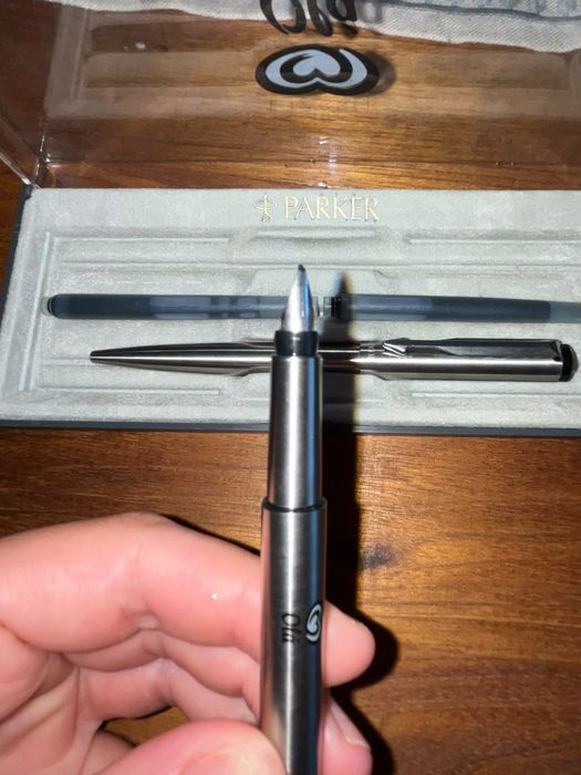 Caneta Esferografica e de tinteiro recarregável